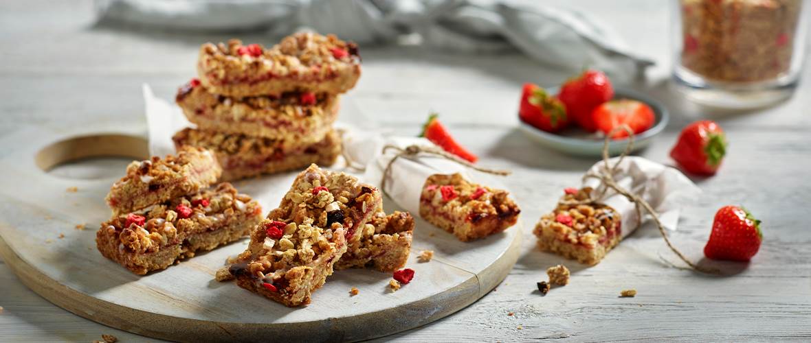 Granola frokostbar med jordbær og solsikkekjerner