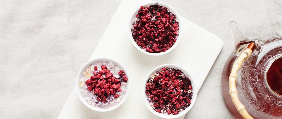 Overnight oats med kardemomme og frysetørkede bær