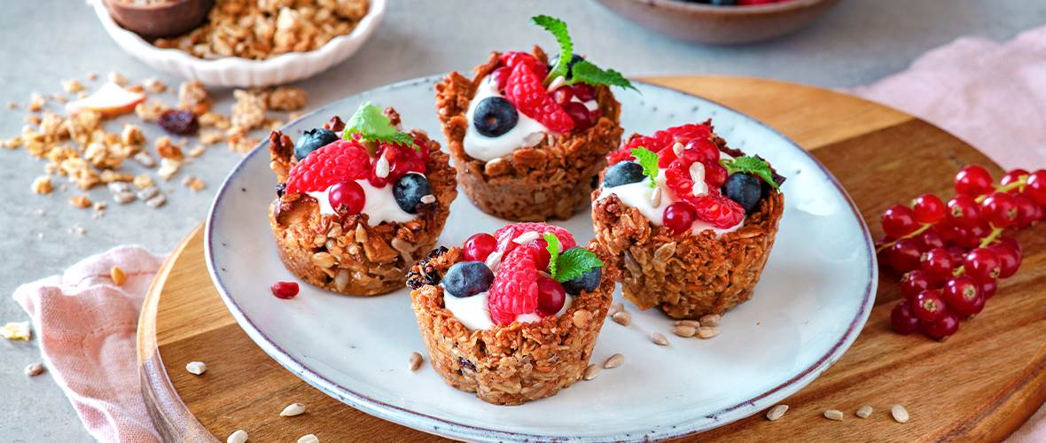 Granola cups med yoghurt og bær